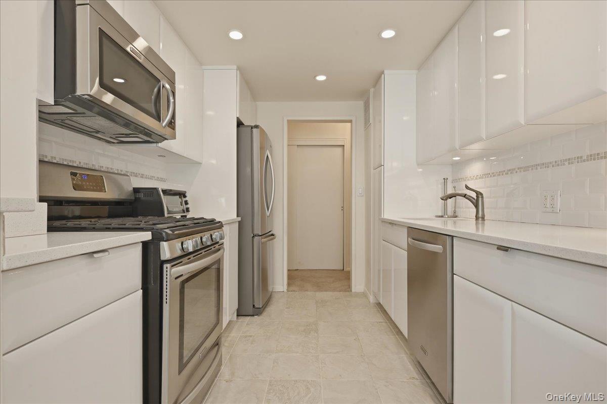 430 Shore Road, Unit 4G Long Beach, NY 11561 - Photo 14 of 36