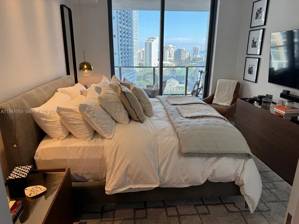 $6,700 | 68 Southeast 6th Street, Unit 1109, Miami, FL 33131