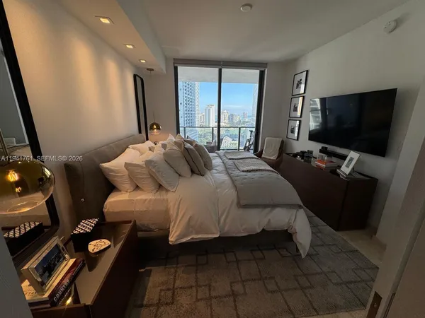 $6,700 | 68 Southeast 6th Street, Unit 1109, Miami, FL 33131