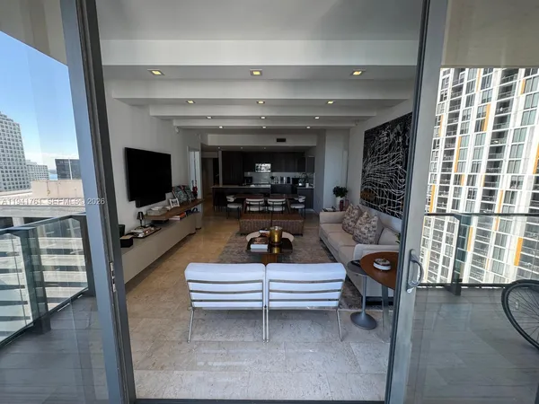 $6,700 | 68 Southeast 6th Street, Unit 1109, Miami, FL 33131