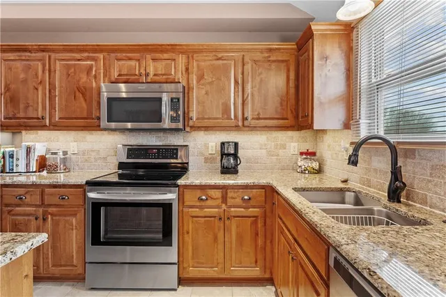 $305,000 | 21206 Northpointe Drive, Peculiar, MO 64078