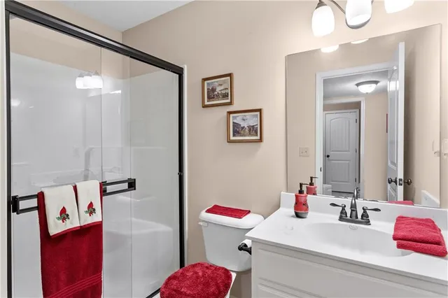 $305,000 | 21206 Northpointe Drive, Peculiar, MO 64078