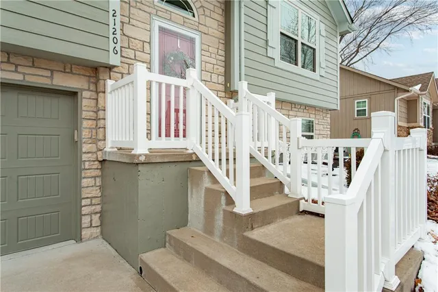 $305,000 | 21206 Northpointe Drive, Peculiar, MO 64078