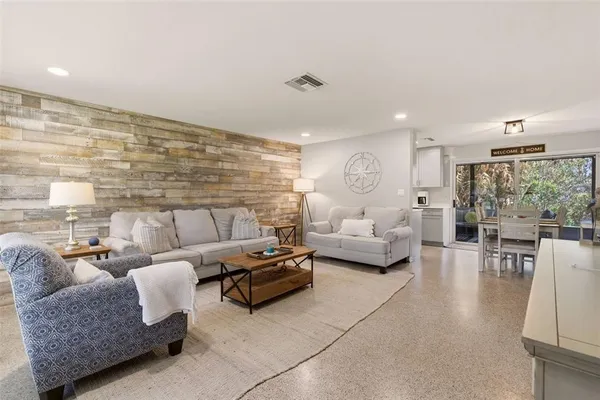 $599,000 | 517 South Peninsula Avenue, New Smyrna Beach, FL 32169