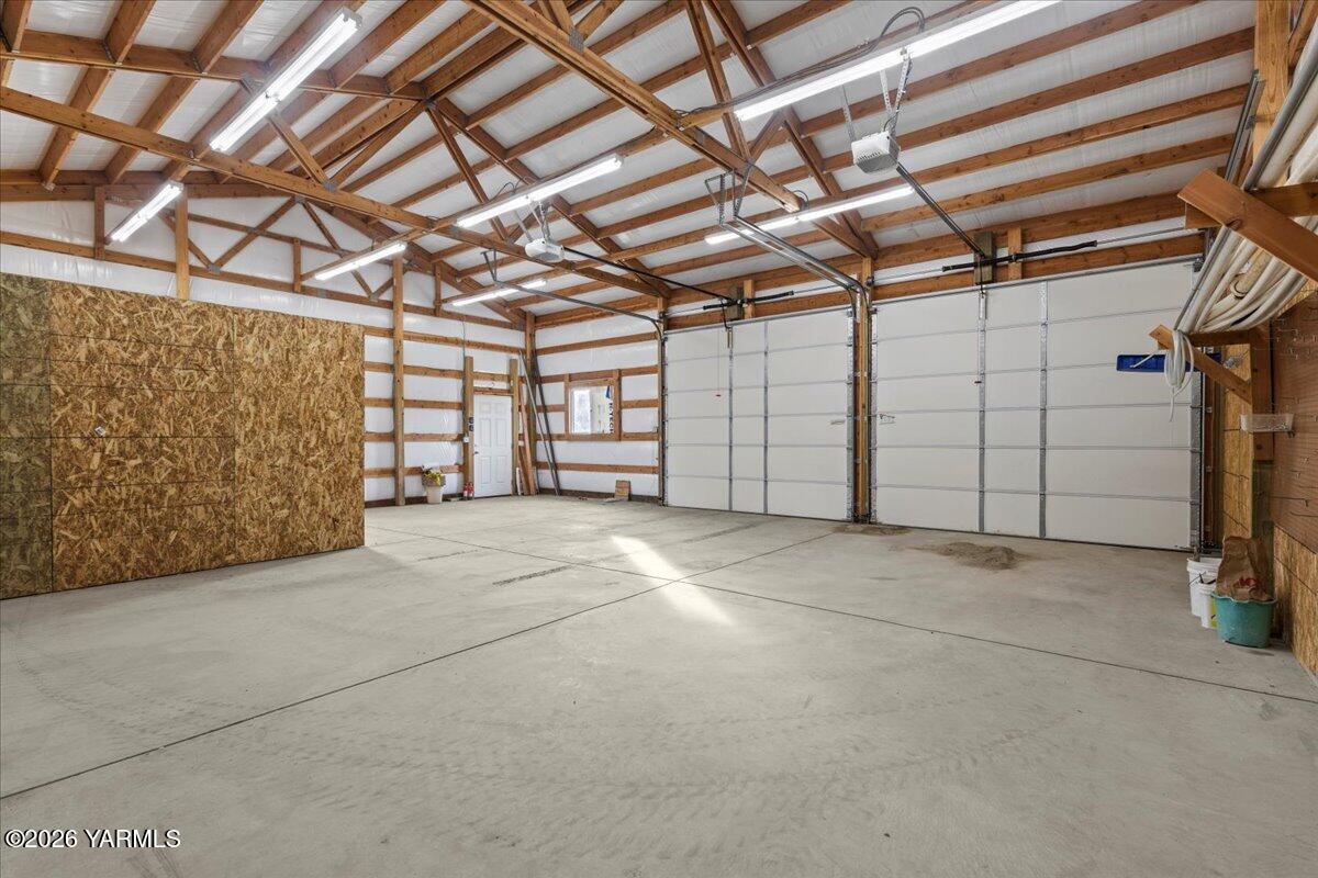 10802 Zier Road Yakima, WA 98908 - Photo 11 of 46 a view of a garage