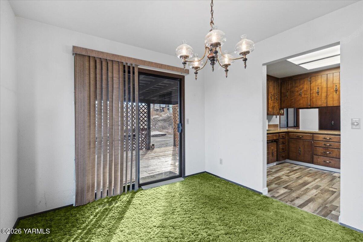 10802 Zier Road Yakima, WA 98908 - Photo 24 of 46 a view of livingroom with chandelier