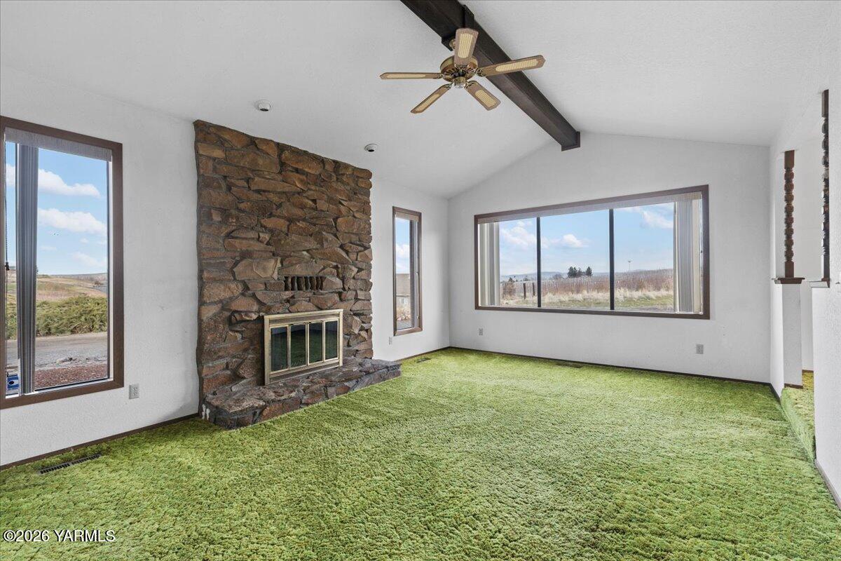 10802 Zier Road Yakima, WA 98908 - Photo 26 of 46 a view of an empty room with windows