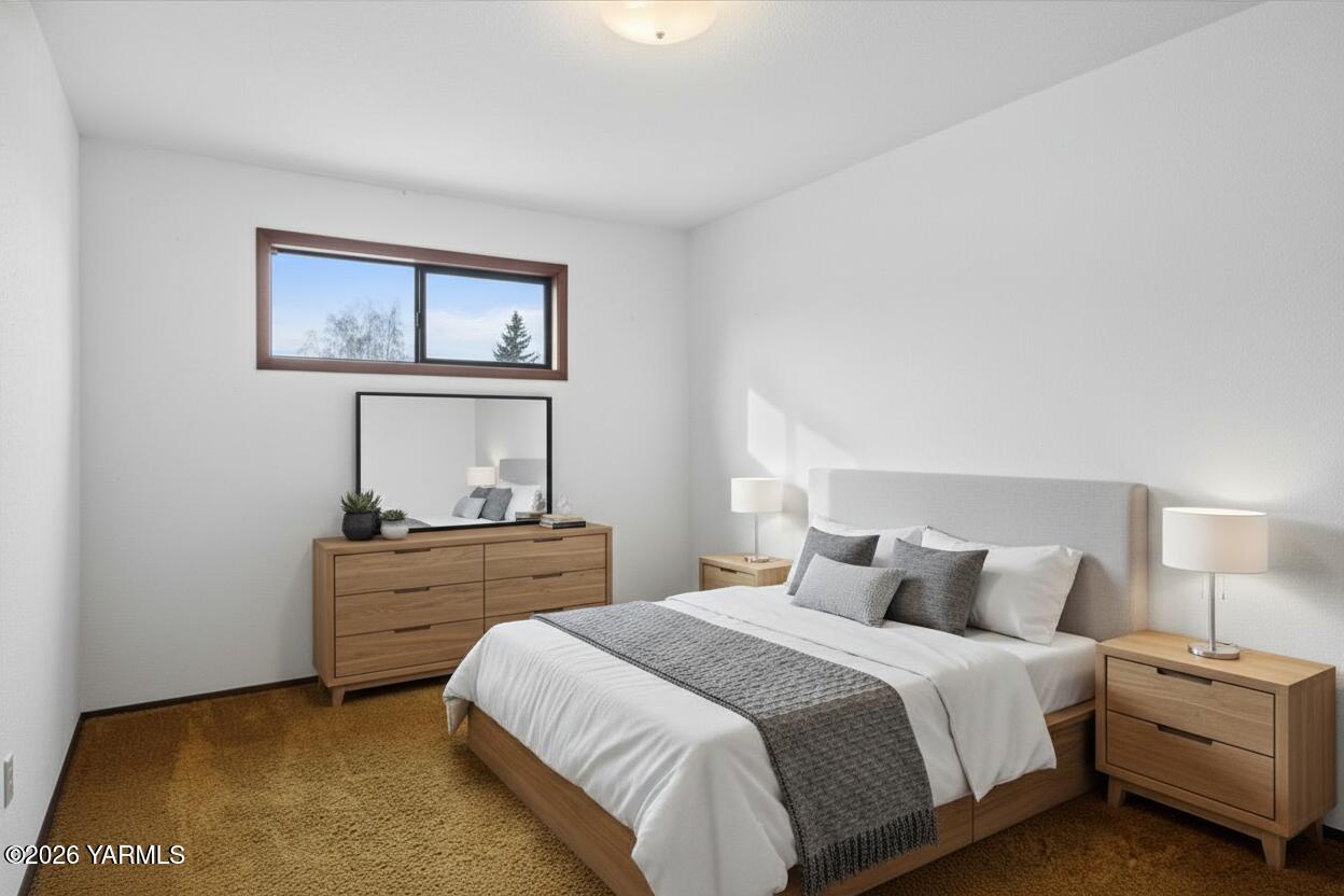 10802 Zier Road Yakima, WA 98908 - Photo 31 of 46 a bedroom with a bed and a window