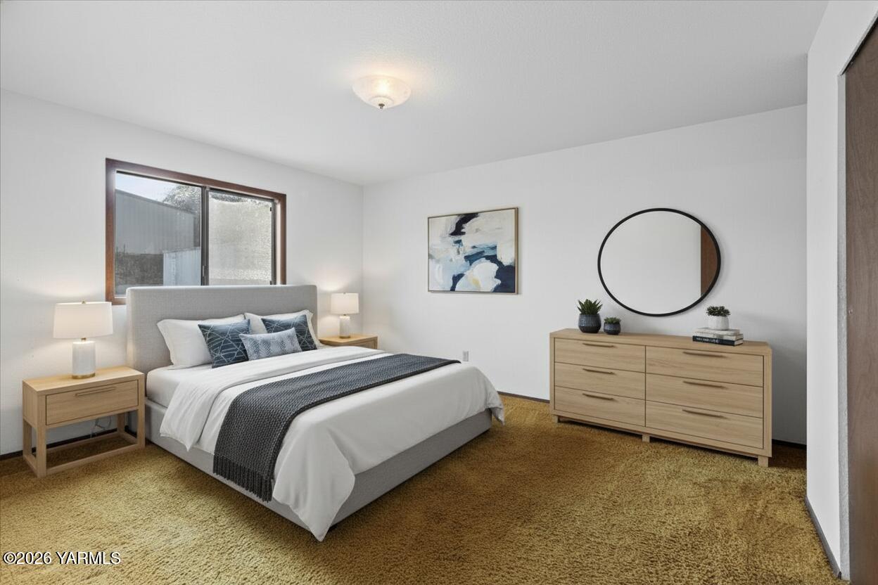 10802 Zier Road Yakima, WA 98908 - Photo 37 of 46 a bedroom with bed and a window