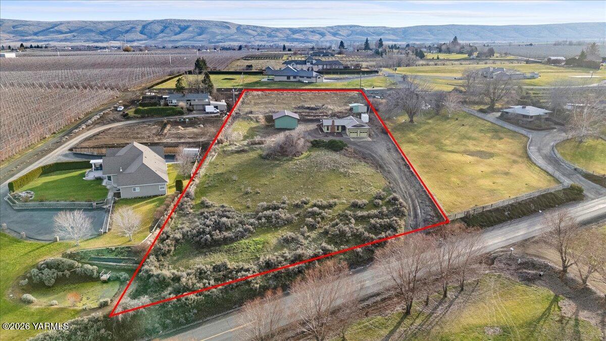 10802 Zier Road Yakima, WA 98908 - Photo 5 of 46 a view of a swimming pool with a lake view