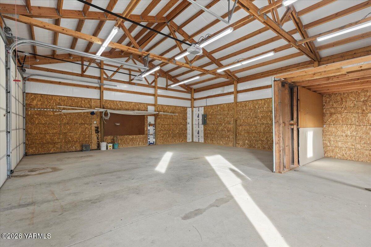 10802 Zier Road Yakima, WA 98908 - Photo 10 of 46 a view of garage