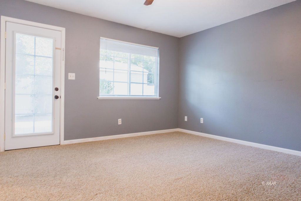 620 Heather Court Ridgecrest, CA 93555 - Photo 15 of 26 an empty room with windows