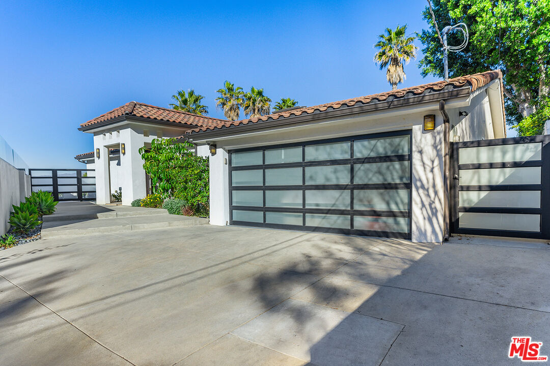 10901 Terryview Drive Studio City, CA 91604 - Photo 2 of 50 a view of a garage
