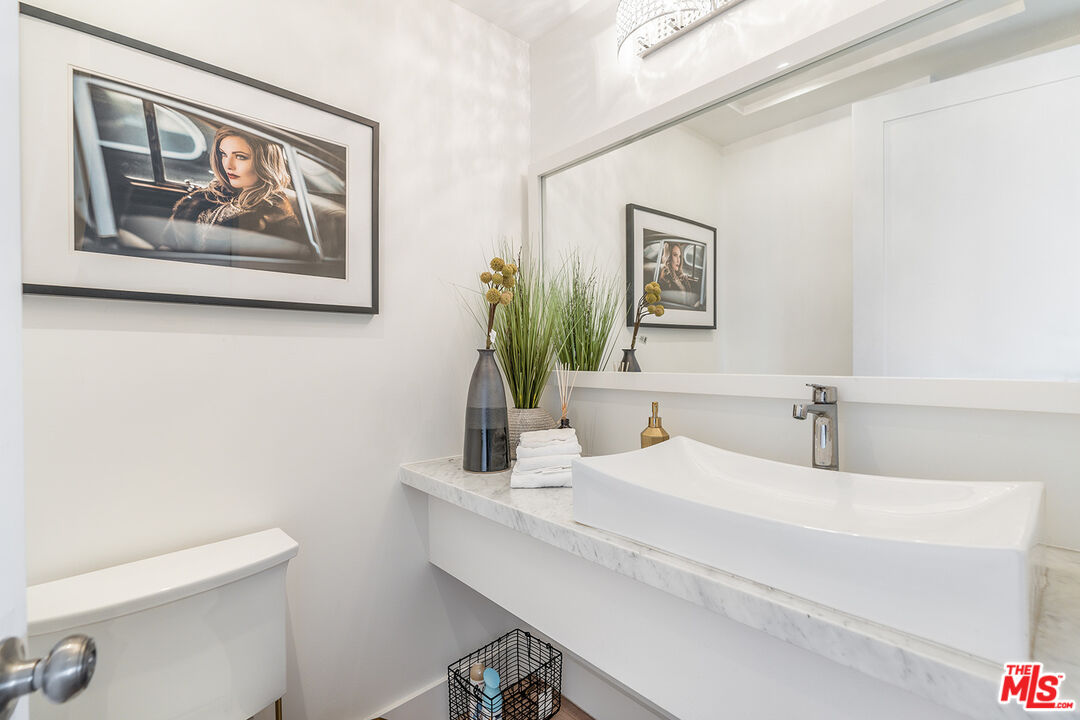 10901 Terryview Drive Studio City, CA 91604 - Photo 24 of 50 a bathroom with a sink a toilet and mirror