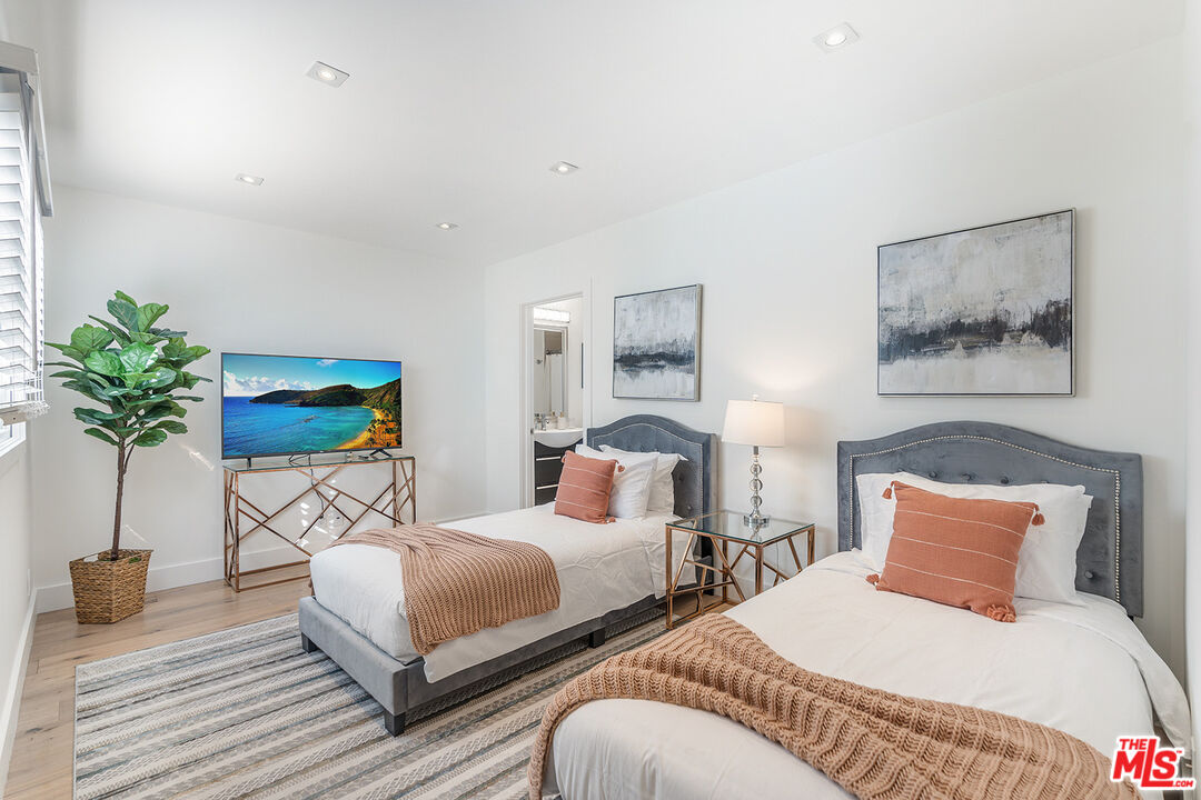 10901 Terryview Drive Studio City, CA 91604 - Photo 39 of 50 a bedroom with two beds and a potted plant