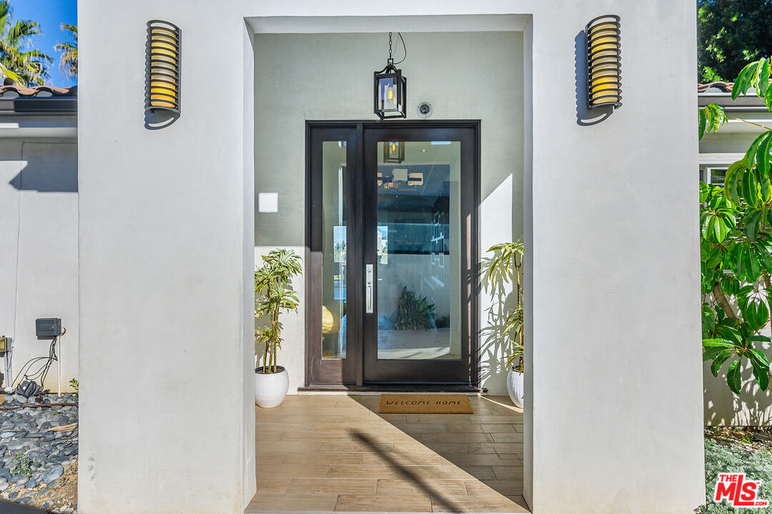 10901 Terryview Drive Studio City, CA 91604 - Photo 4 of 50 a view of an entryway of the house and living room