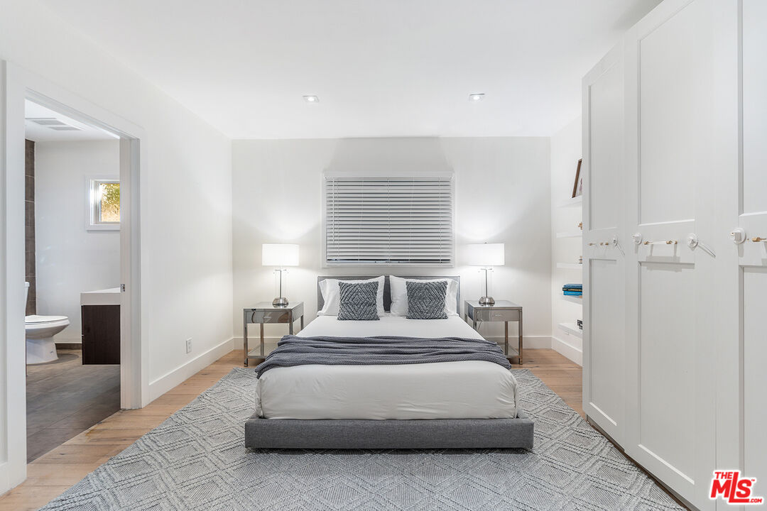 10901 Terryview Drive Studio City, CA 91604 - Photo 42 of 50 a bedroom with a bed and a refrigerator