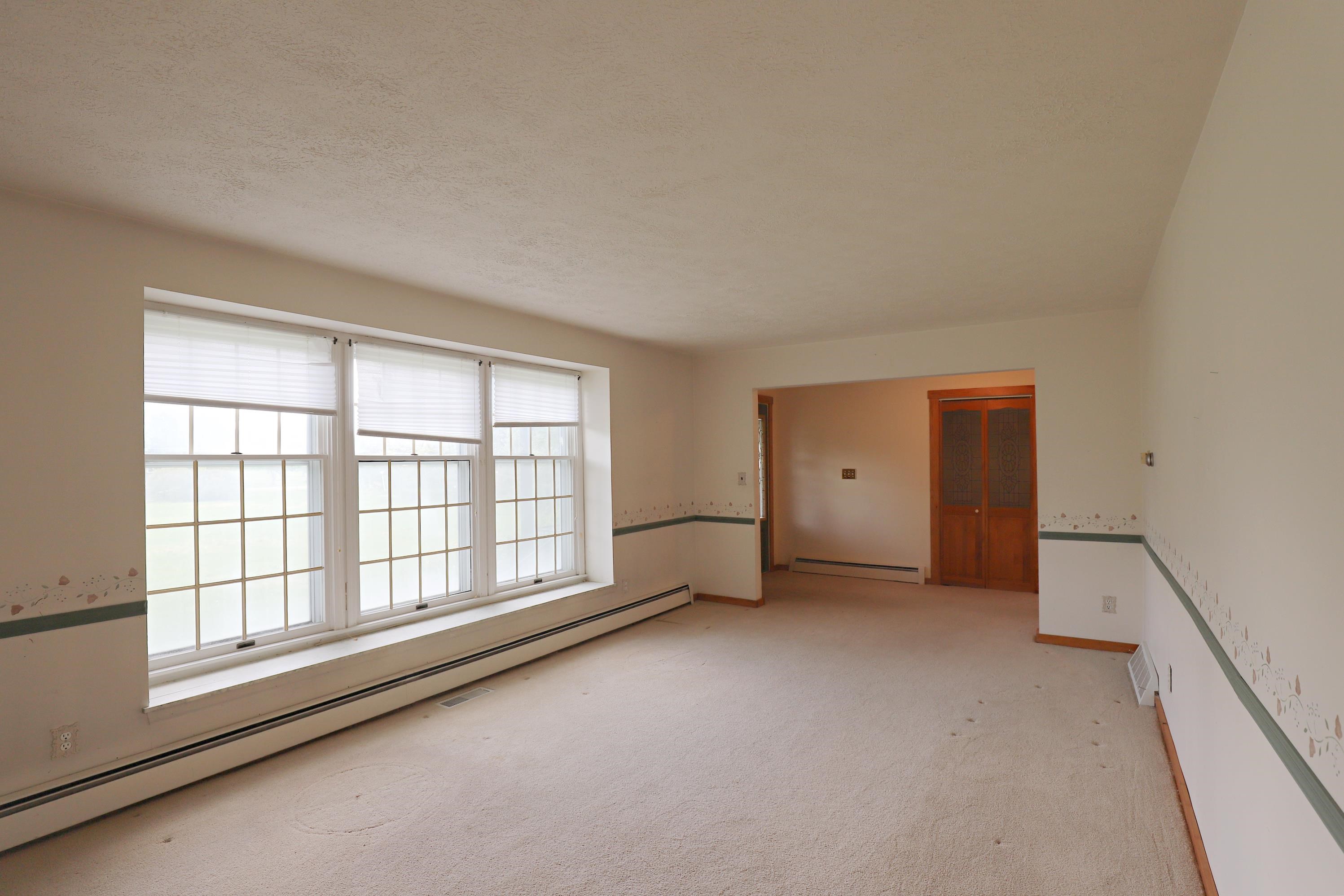 7298 North Nichols Road Flushing, MI 48433 - Photo 6 of 34 50152909-cddc5492-905d-44a1-88fd-c03454be495a.JPG