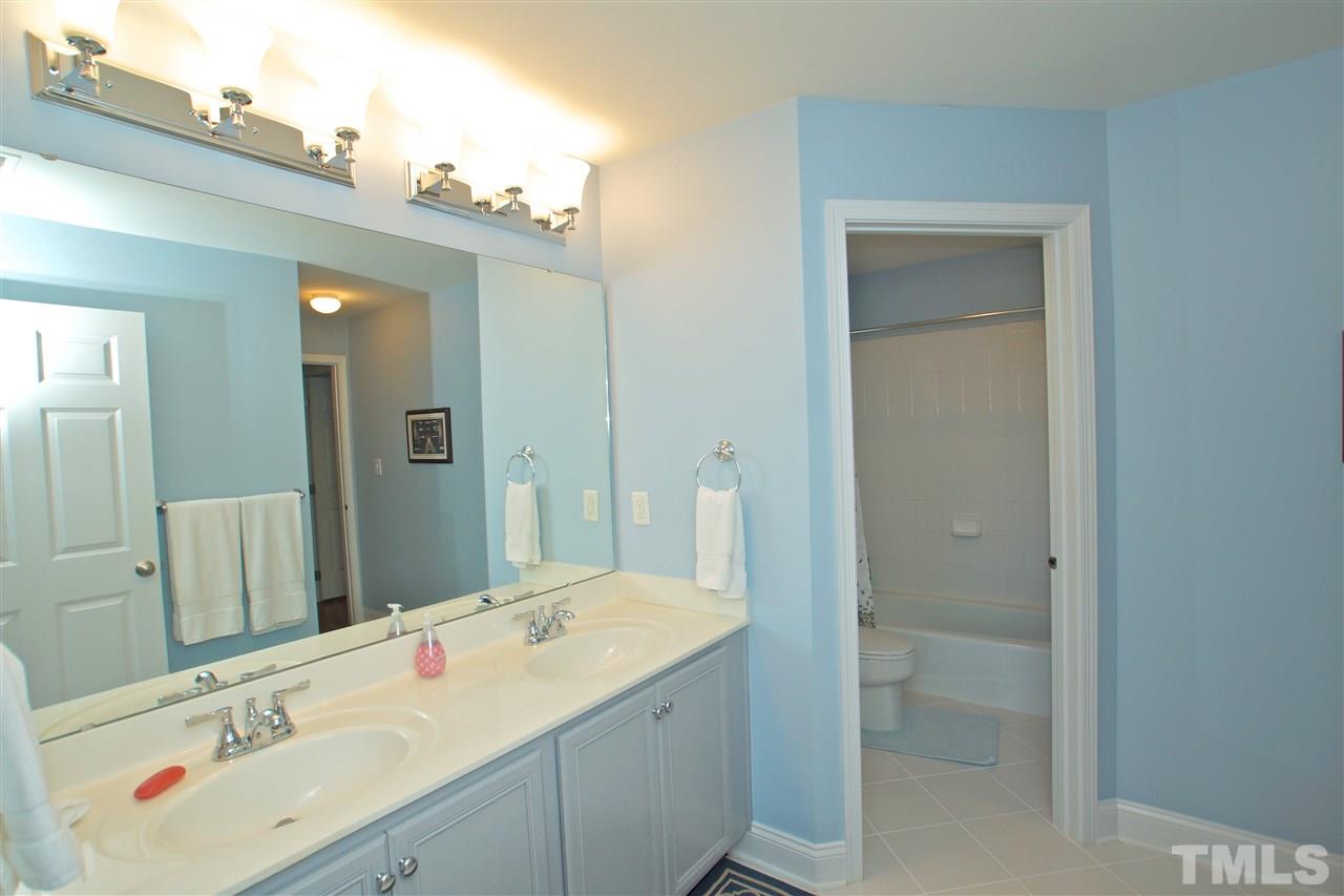 3908 Devan Oaks Way Raleigh, NC 27606 - Photo 21 of 25 Gallery Image 21