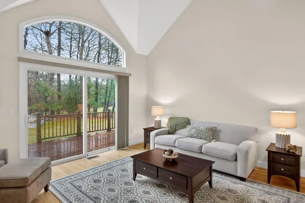 $649,500 | 5 Blue Meadow Court, Unit 5, Buzzards Bay, MA 02532