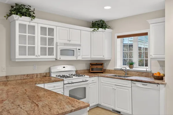 $649,500 | 5 Blue Meadow Court, Unit 5, Buzzards Bay, MA 02532