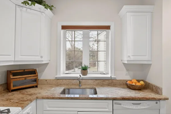 $649,500 | 5 Blue Meadow Court, Unit 5, Buzzards Bay, MA 02532