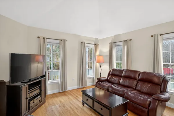 $649,500 | 5 Blue Meadow Court, Unit 5, Buzzards Bay, MA 02532