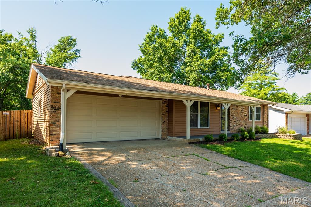 830 Westrun Drive Ballwin, MO 63021 - Photo 3 of 39