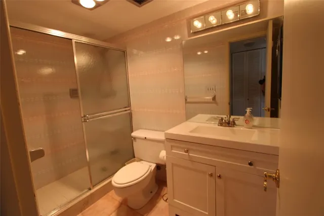 $575,000 | 750 North Ocean Boulevard, Unit 810, Pompano Beach, FL 33062