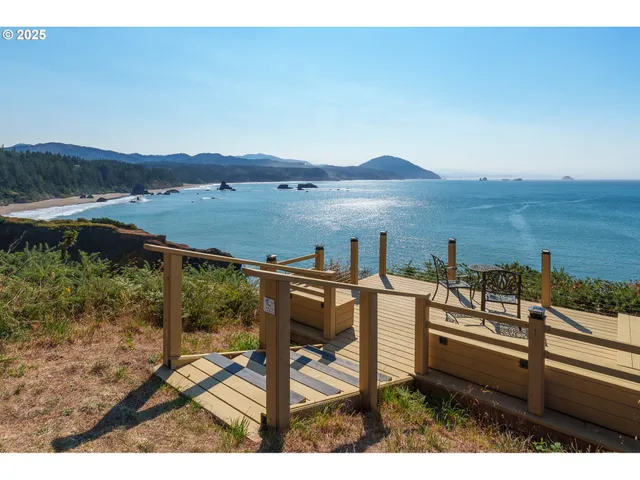 a view of a outdoor kitchen