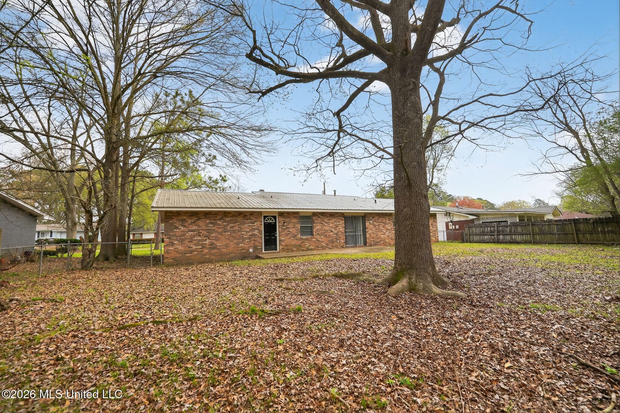 1027 Autumn Street Jackson, MS 39212 - Photo 6 of 40 -