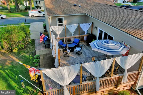 a view of house with backyard