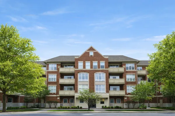$399,999 | 77 North Quentin Road, Unit 305, Palatine, IL 60067