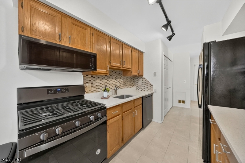 18 Estate Road Hillsborough, NJ 08844 - Photo 15 of 36 Gallery Image 15