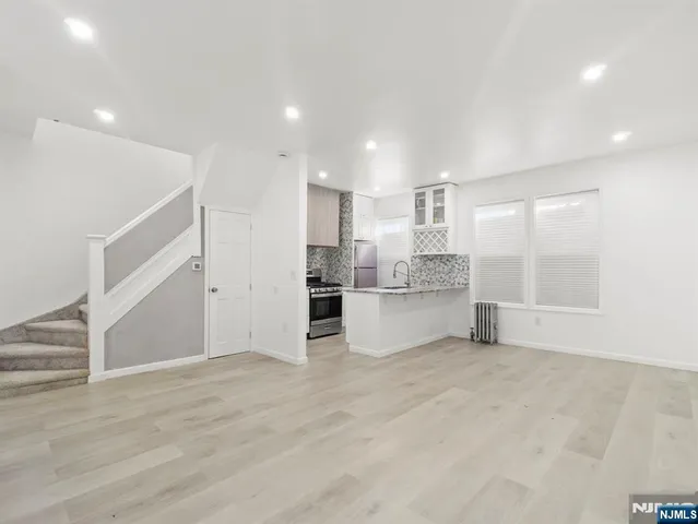 $2,600 | 151 Stevens Avenue, Jersey City, NJ 07305