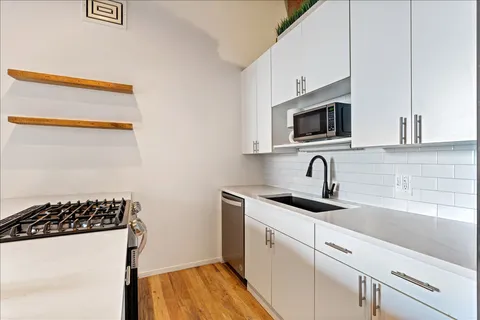 $289,000 | 728 West Jackson Boulevard, Unit 317, Chicago, IL 60661