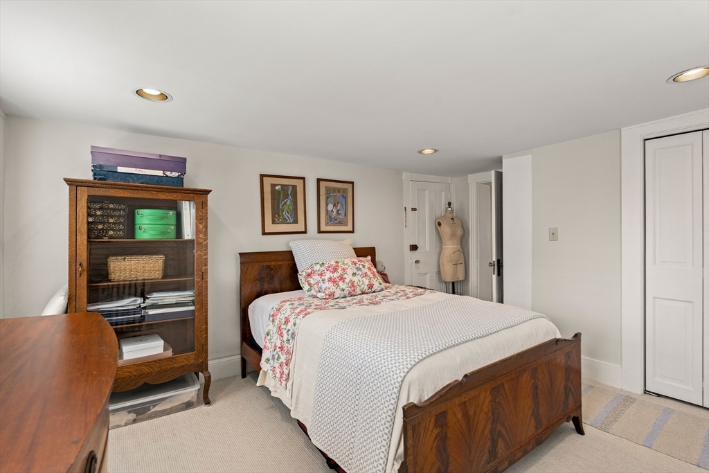 12 Darling Street, Unit 2 Marblehead, MA 01945 - Photo 13 of 26