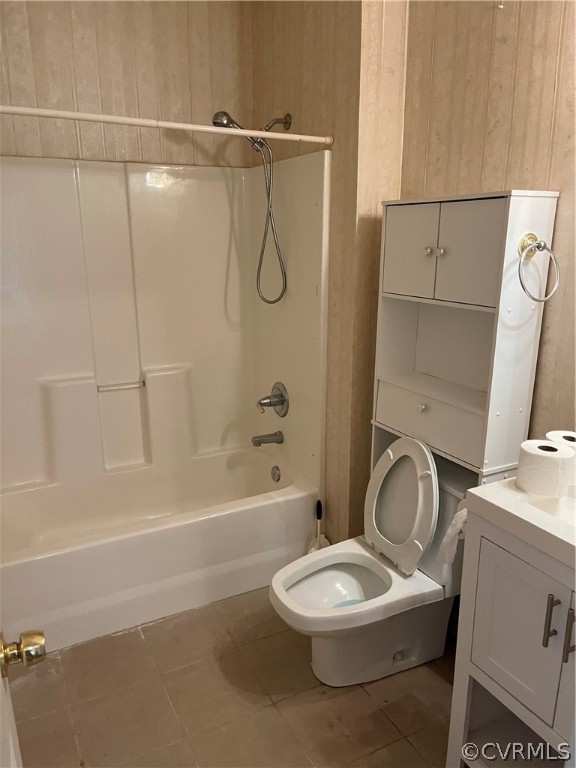 5413 Gatebridge Road Richmond, VA 23234 - Photo 15 of 16 a bathroom with a toilet a sink and bathtub
