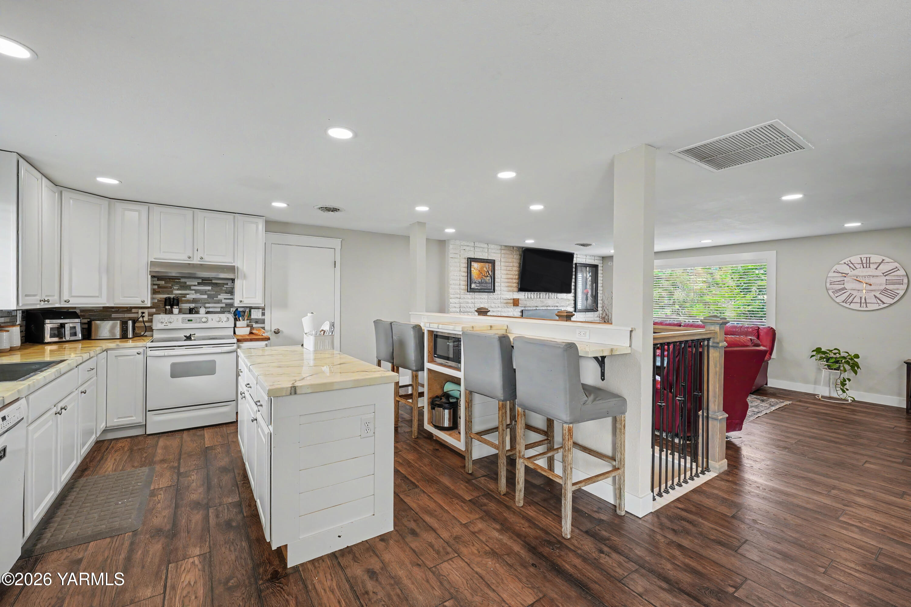 270 Westridge Road Selah, WA 98942 - Photo 28 of 66 28_kitchen