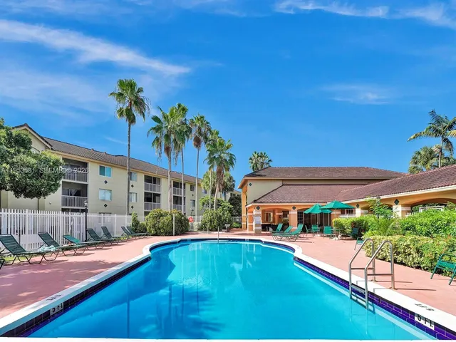 $2,275 | 460 South Park Road, Unit 6303, Hollywood, FL 33021