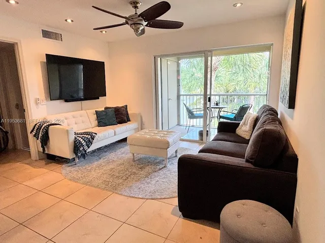 $2,275 | 460 South Park Road, Unit 6303, Hollywood, FL 33021