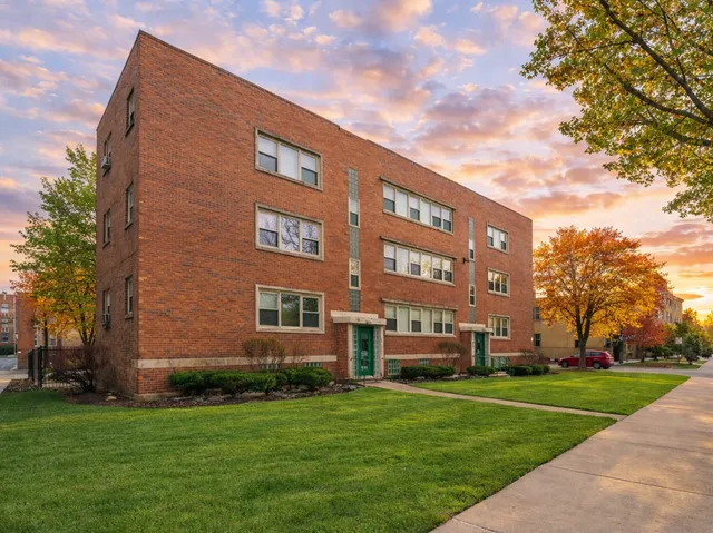 $178,500 | 205 Custer Avenue, Unit 2, Evanston, IL 60202