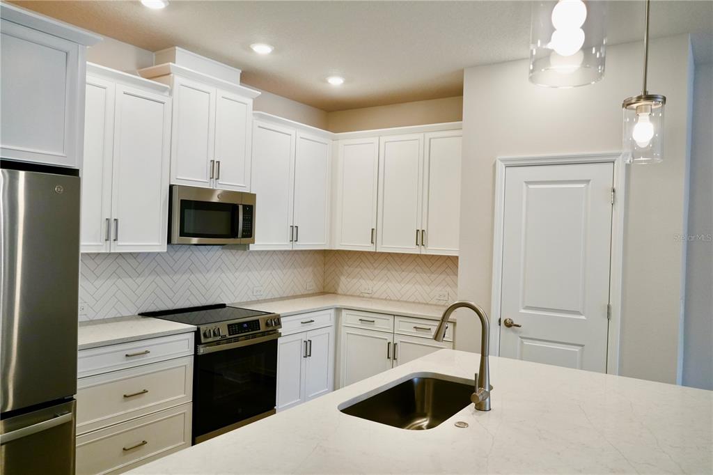 4329 Roush Avenue Orlando, FL 32803 - Photo 6 of 12