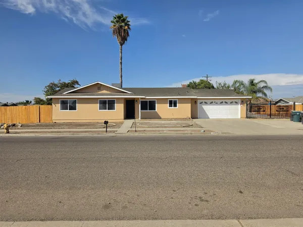 $369,900 | 1482 East Walnut Avenue, Tulare, CA 93274