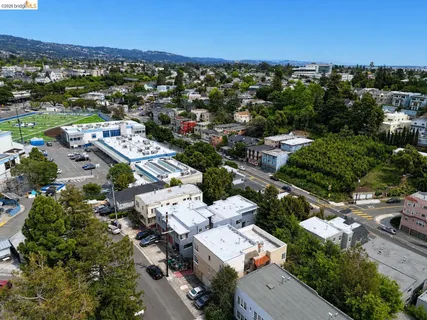 $1,375,000 | 33 Home Place East, Oakland, CA 94610