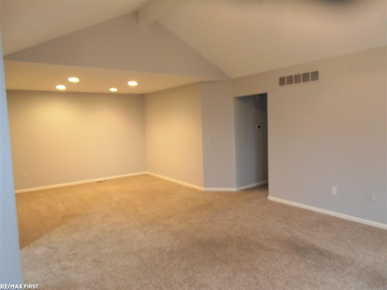 50163 Decook Court, Unit 113 Macomb, MI 48044 - Photo 4 of 23
