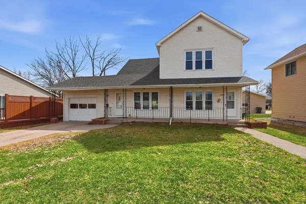 $117,400 | 111 West Warren Street, Luverne, MN 56156