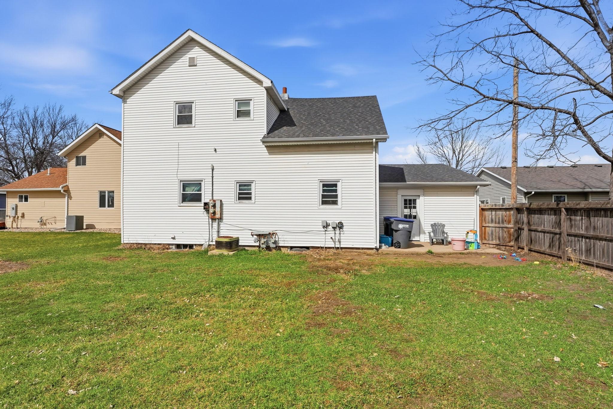 111 West Warren Street Luverne, MN 56156 - Photo 2 of 4