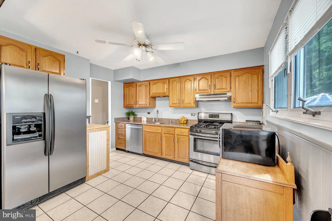 14 Amsterdam Road Hamilton, NJ 08620 - Photo 11 of 38 Gallery Image 11