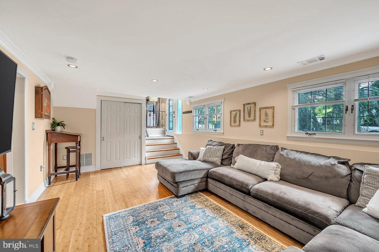14 Amsterdam Road Hamilton, NJ 08620 - Photo 17 of 38 Gallery Image 17